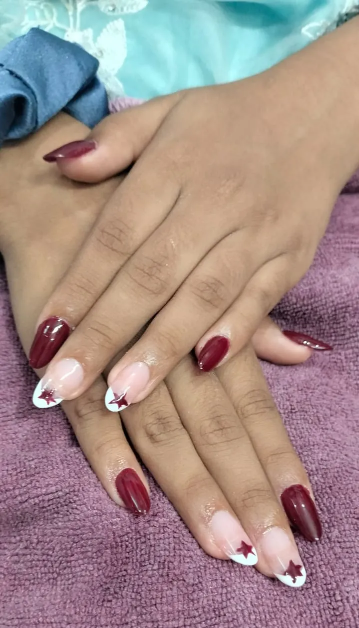 Nail extensions with gel finish and star detail